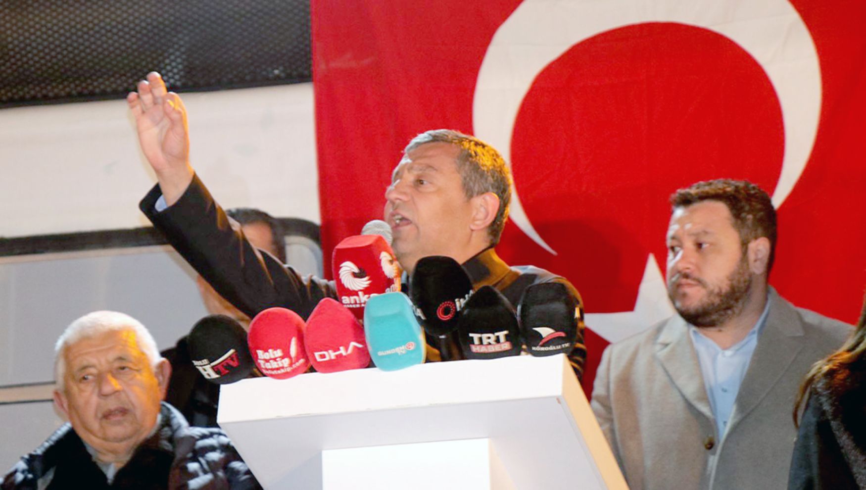 Özgür Özel: “Tanju’yla gurur duyuyoruz”