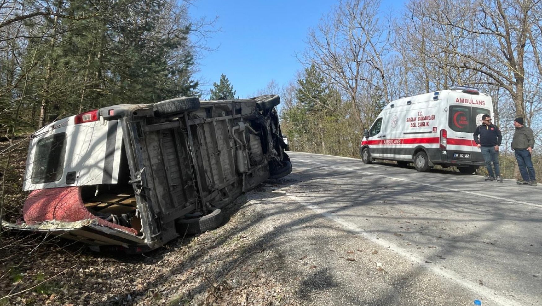 Bolu’da minibüs devrildi: Sürücü hafif yaralandı