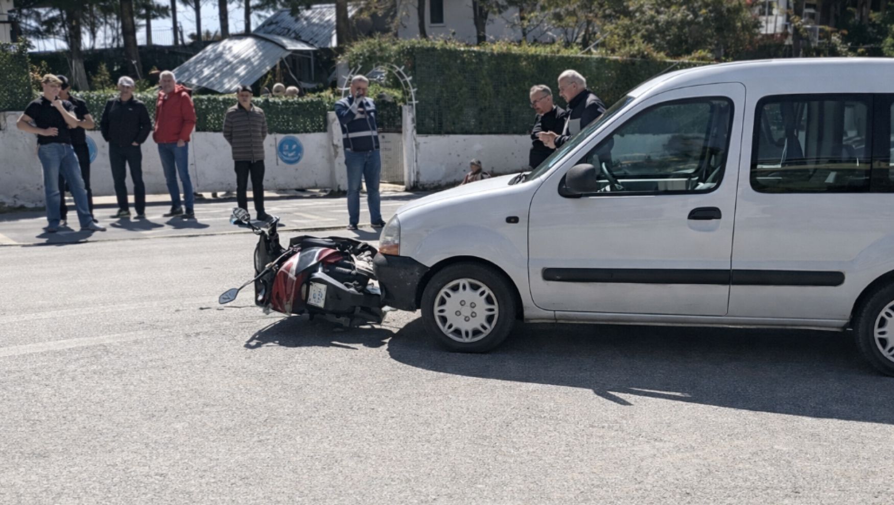 Bolu'da otomobil ile motosiklet çarpıştı: 75 yaşındaki sürücü yaralandı