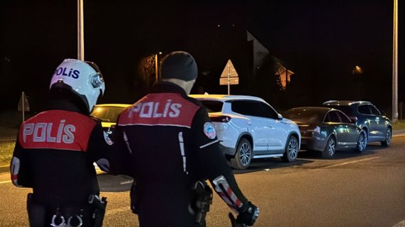 Zincirleme kazaya neden oldu, kaçtı !