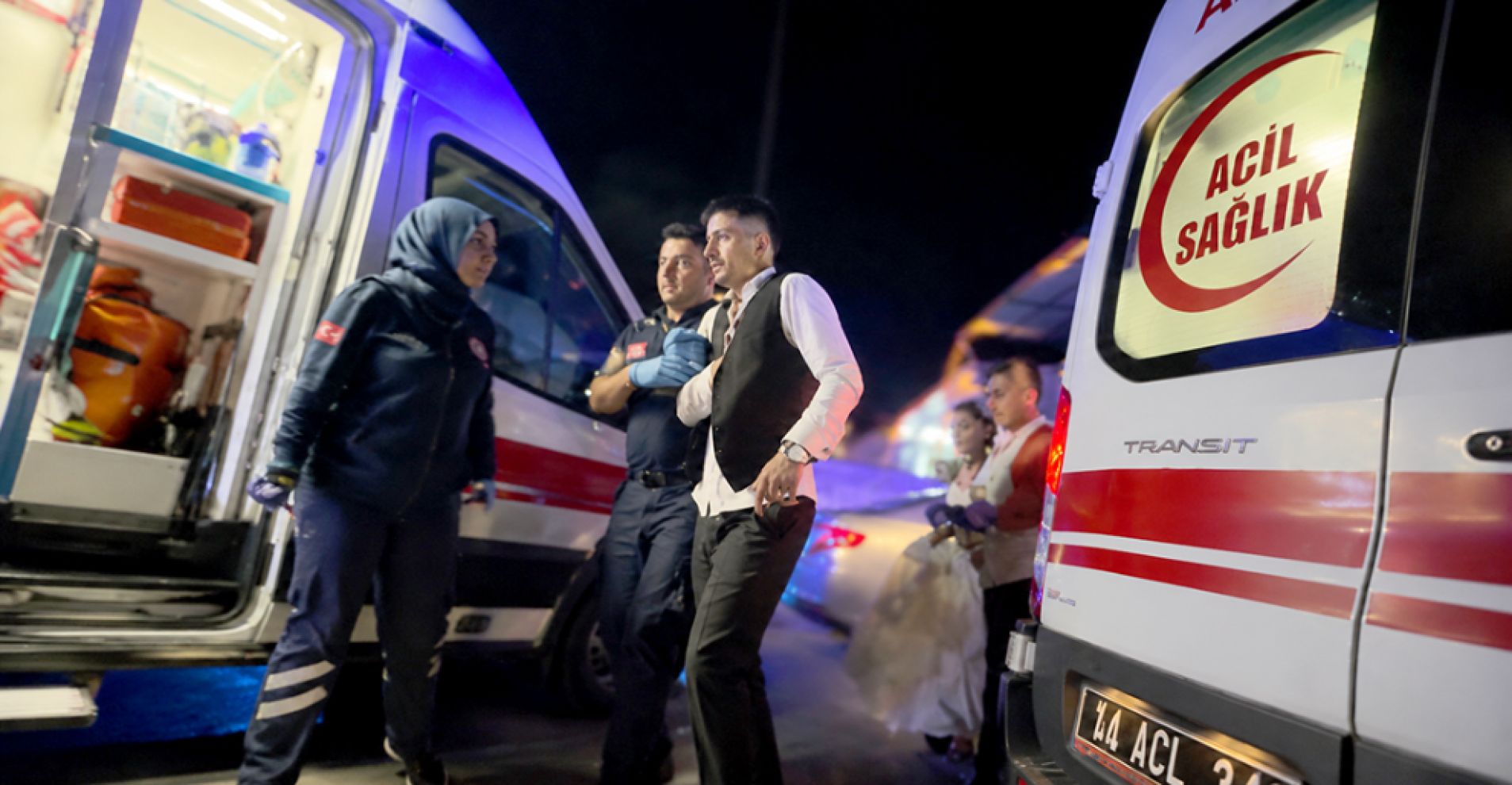 Düğün salonu savaş alanına döndü! Damat da yaralandı