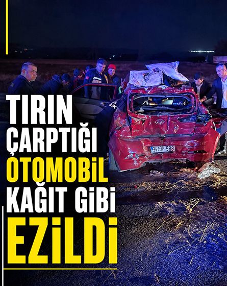 Tır otomobili biçti! Araç hurdaya döndü: 3 yaralı