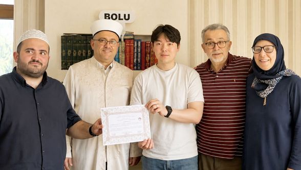 Güney Koreli genç Bolu'da Müslüman oldu