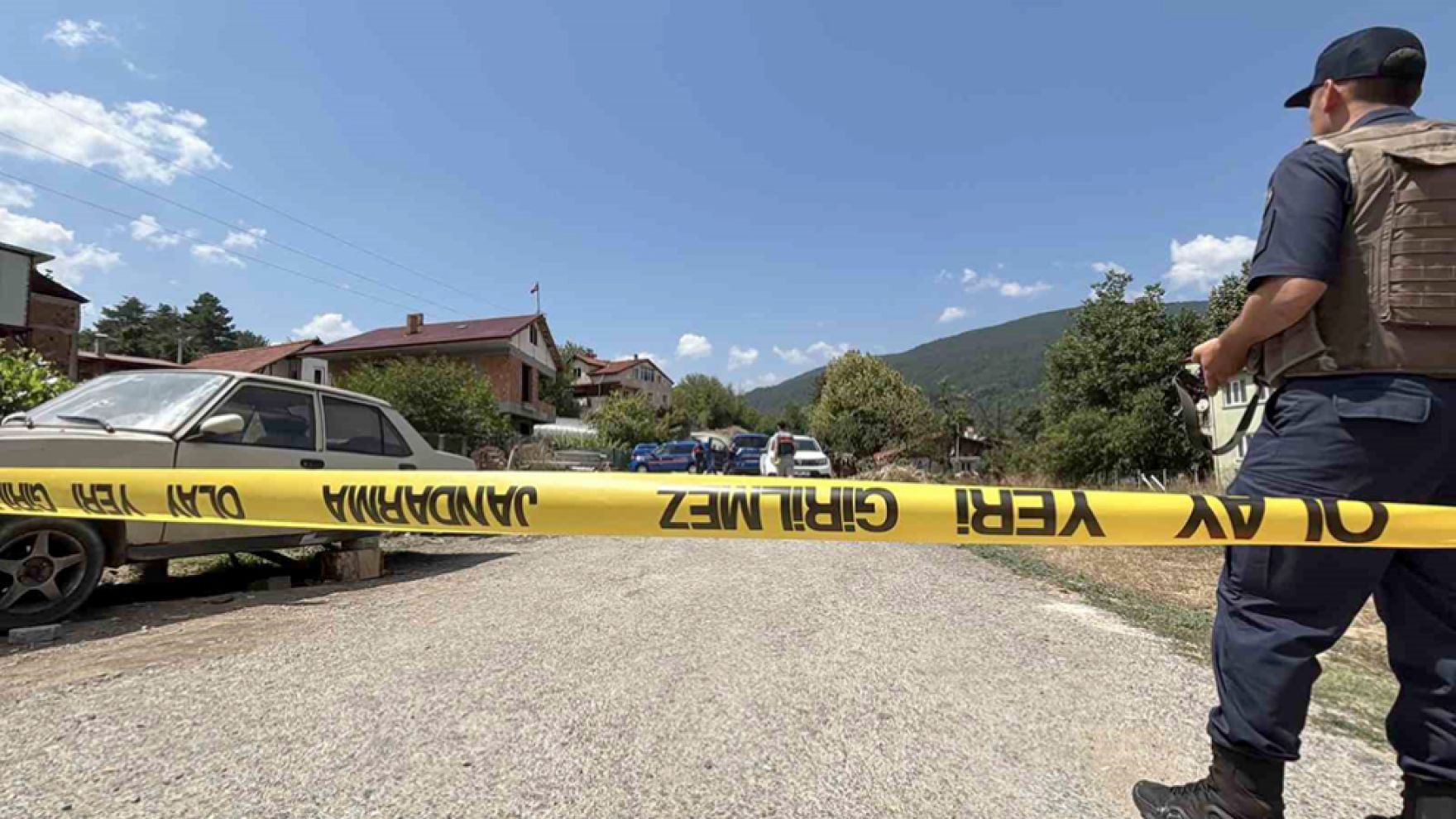 Arazi kavgası kanlı bitti! Baba ile oğlunu tüfekle öldürdü