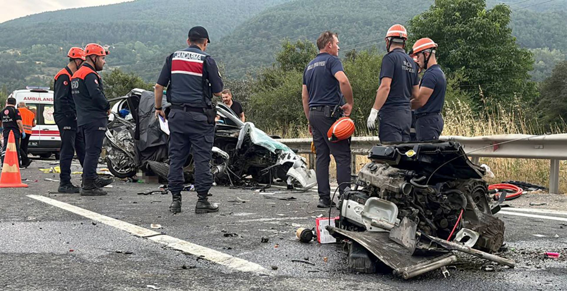 Bolu'da kafa kafaya çarpışma: 1 ölü, 2 ağır yaralı