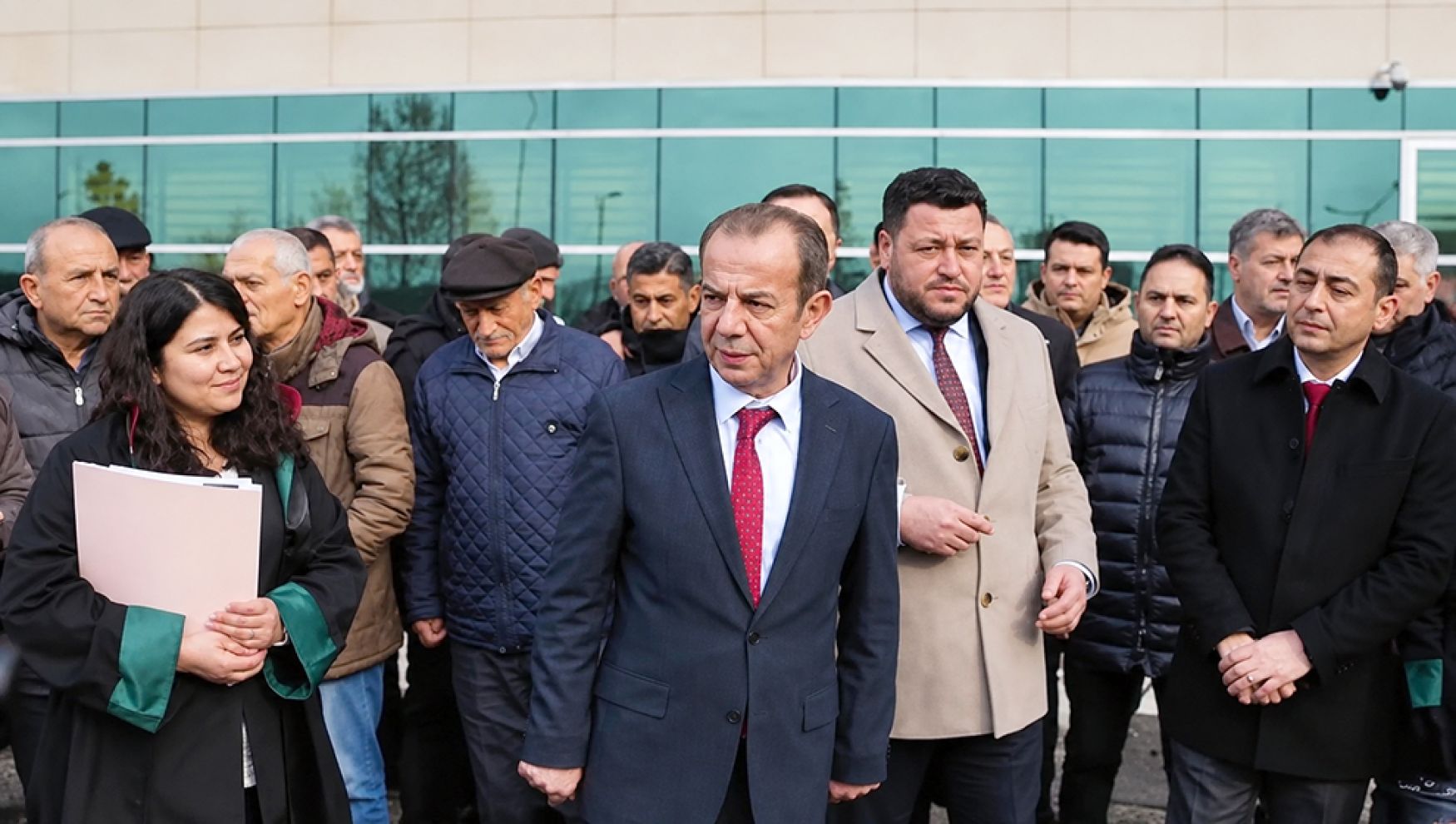 Tanju Özcan mahkemede önce bayıldı sonra ayıldı : Tutukluluk kararı