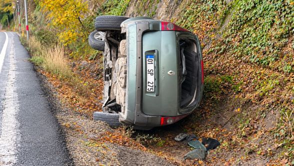 Bolu Dağı'nda otomobil şarampole devrildi! 1 yaralı